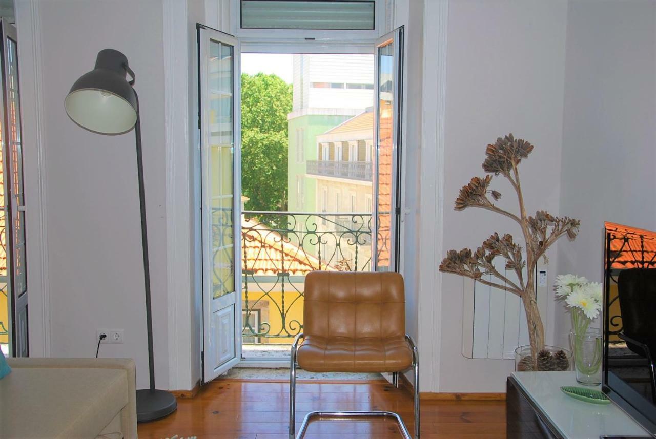 Sunny, And Comfy Ap. In Av. Da Liberdade Lissabon