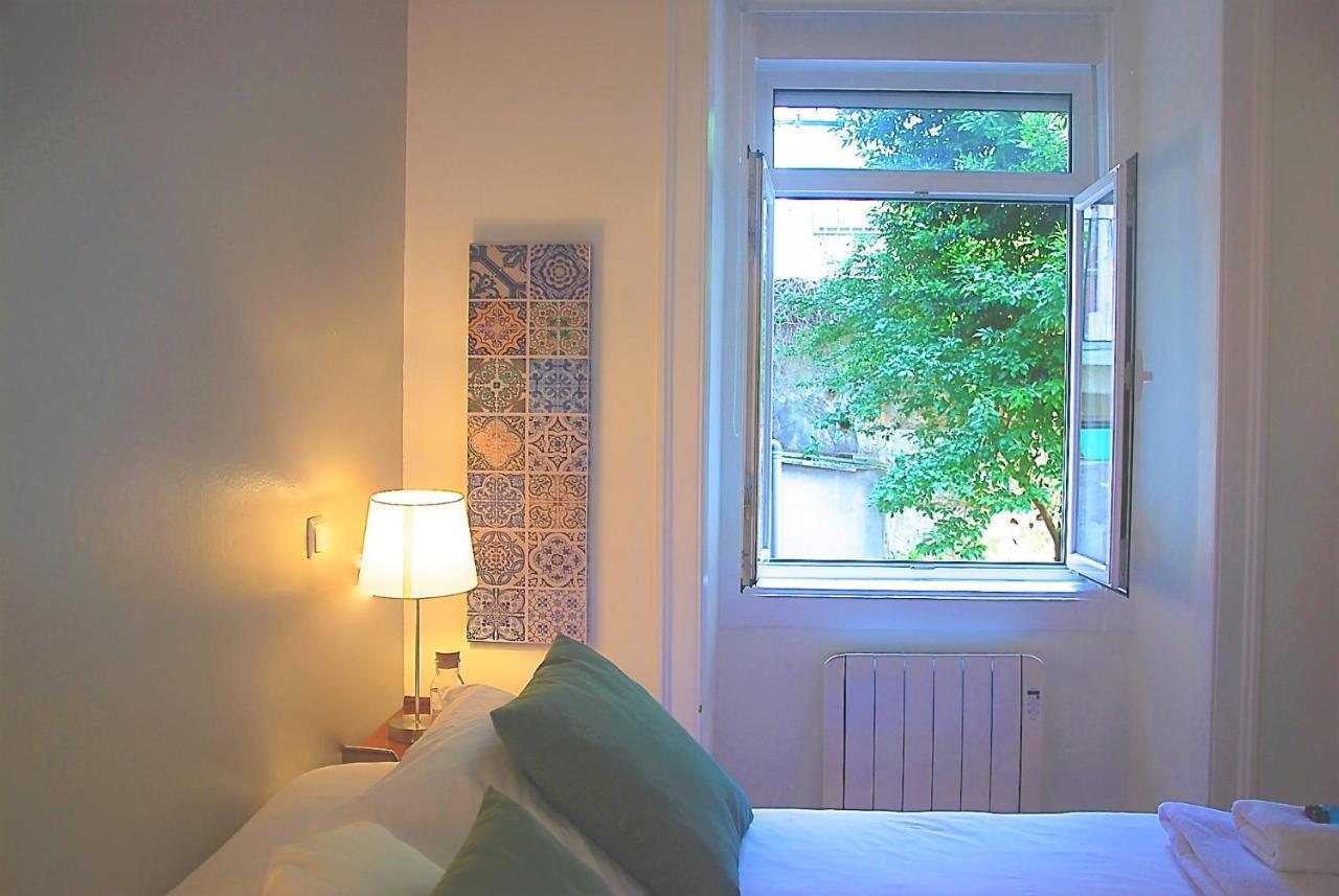 Sunny, And Comfy Ap. In Av. Da Liberdade Lissabon